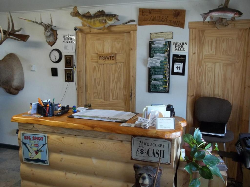 Budget Host Elk Antler Inn Thermopolis Bagian luar foto