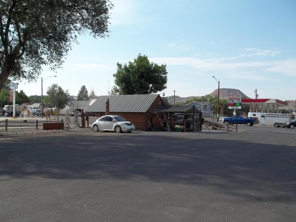 Budget Host Elk Antler Inn Thermopolis Bagian luar foto